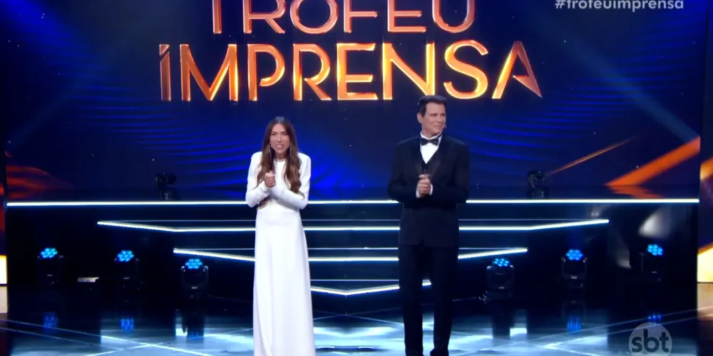 Cada categoria entrega dois prêmios, um definido pela votação dos jurados e outro pelos votos do público na internet