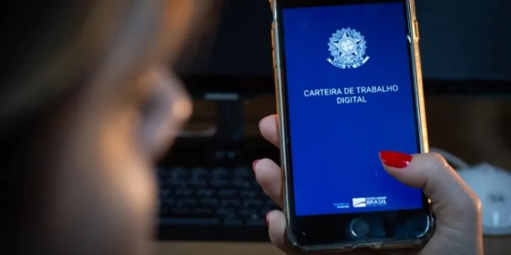 Têm direito ao consignado CLT trabalhadores com carteira assinada, inclusive rurais e domésticos