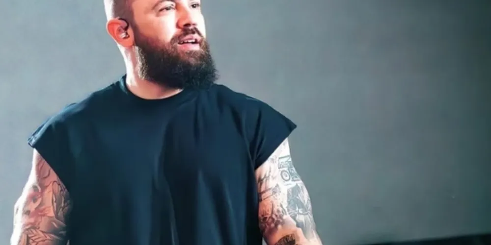 Por conta da cirurgia, ele precisará ficar afastado dos palcos