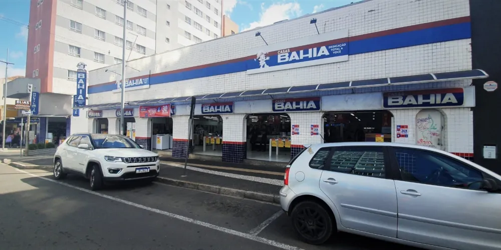 Casas Bahia fica na avenida Vicente Machado, no Centro de Ponta Grossa