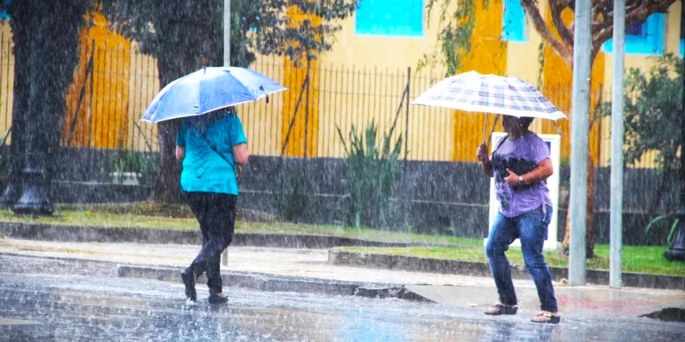 Alerta de chuvas é válido até 10h, desta terça-feira (3)