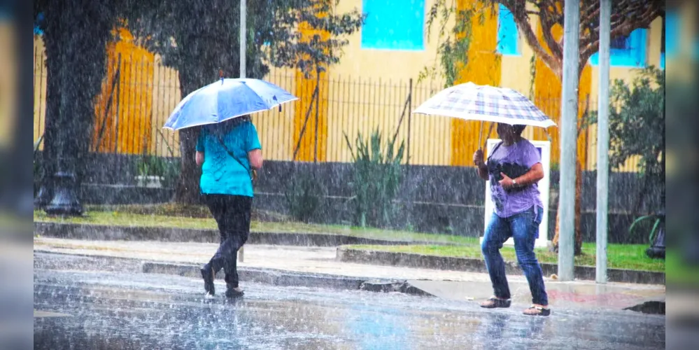 Alerta de chuvas é válido até 10h, desta terça-feira (3)