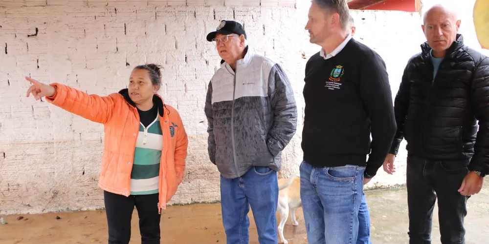 Cerca de 2,9 mil m² de lonas foram distribuídas na comunidade de Cercado