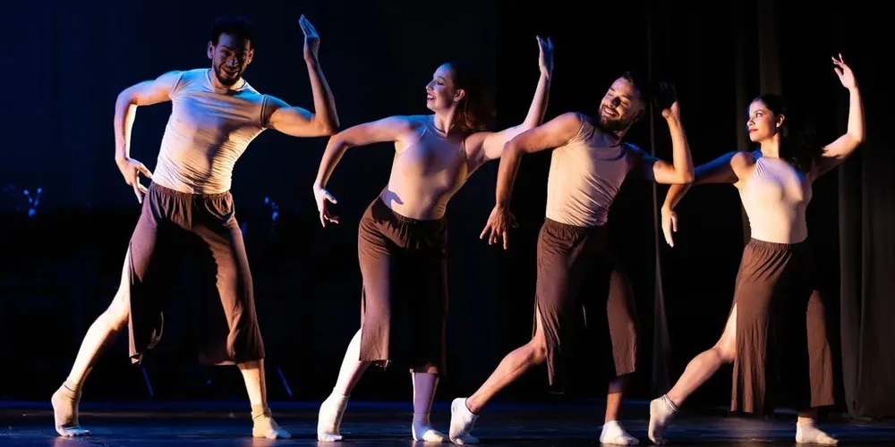 O edital oferece 12 vagas para bailarinos e vagas para técnicos, como ensaiadores, figurinistas, cenógrafos e profissionais de som e luz