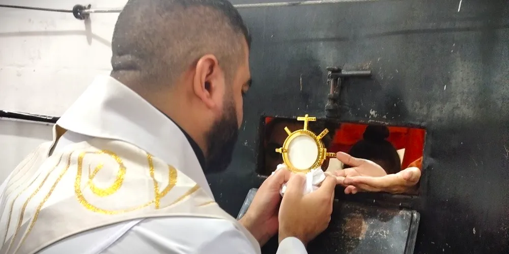Padre André Luiz conduziu os momentos de fé
