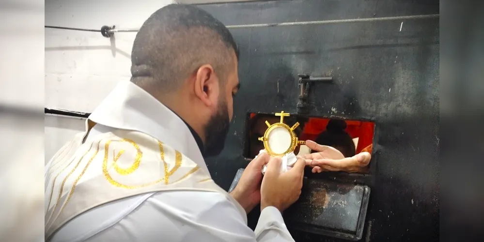Padre André Luiz conduziu os momentos de fé
