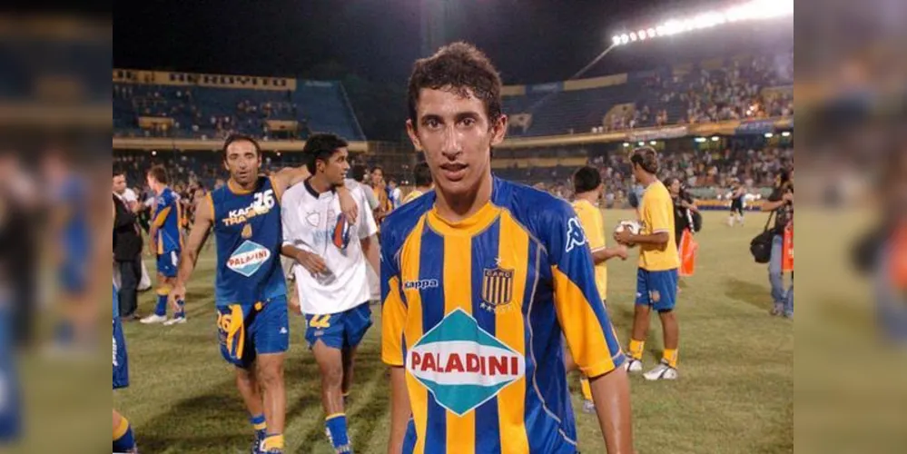 Di María com a camisa do Rosario Central