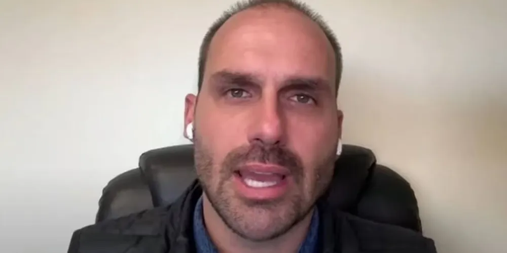 Eduardo atualmente está nos Estados Unidos