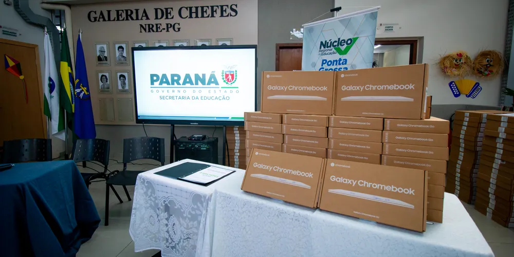 Os 1.086 Chromebooks foram entregues durante um evento nesta quarta-feira.