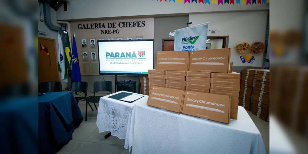 Os 1.086 Chromebooks foram entregues durante um evento nesta quarta-feira.