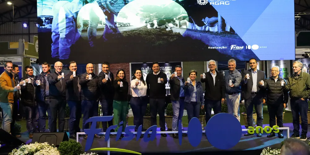 Abertura reuniu lideranças políticas e da cooperativa agroindustrial