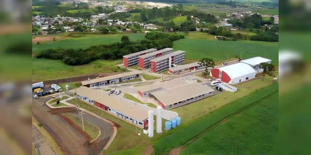 O curso, realizado na única escola técnica de operação de máquinas florestais da América Latina, oferece alojamento e uma bolsa-auxílio mensal para trabalhar na Klabin.