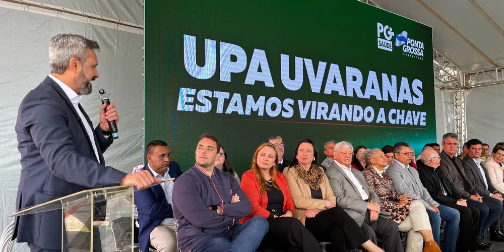 Fabio Oliveira discursa durante solenidade de inauguração da UPA Uvaranas