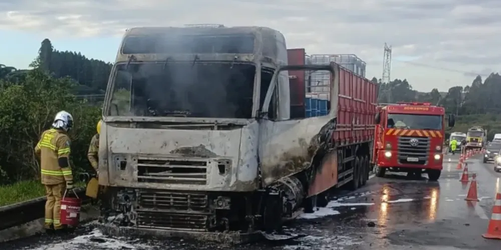 o incêndio se iniciou por volta das 15h30