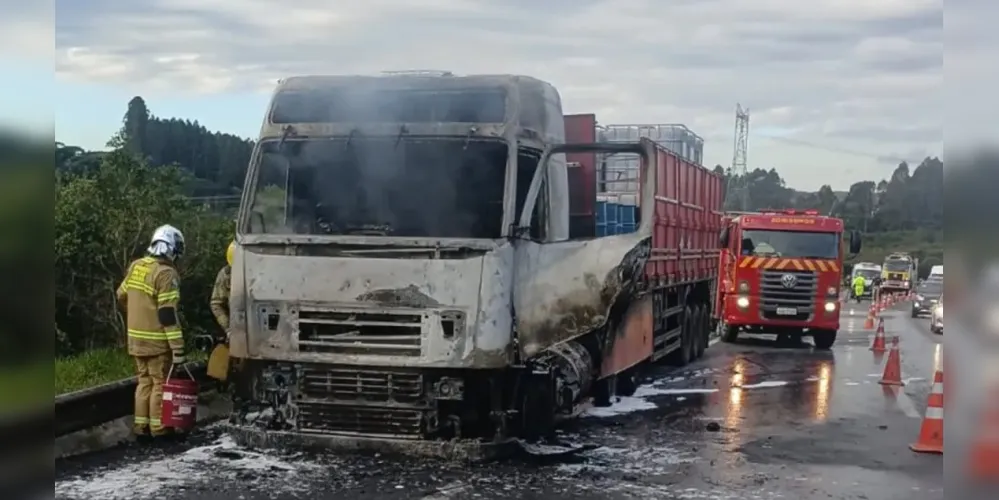 o incêndio se iniciou por volta das 15h30