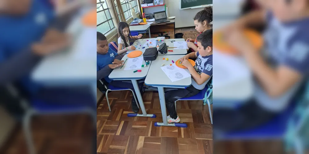 Os alunos realizaram atividades práticas utilizando massinha de modelar