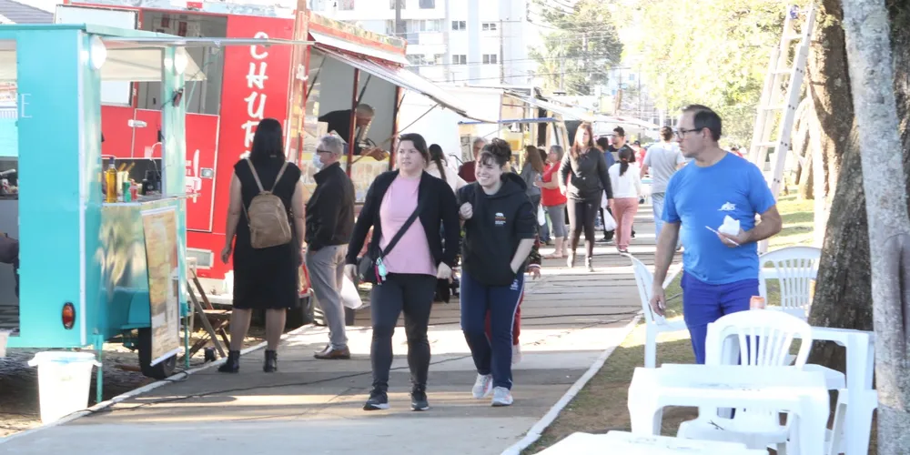 A feira ocorre nesta sexta (13) das 15h às 21h