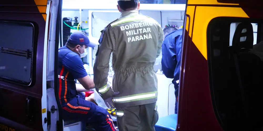 Vítima foi socorrida e encaminhada à unidade hospitalar com ferimentos graves
