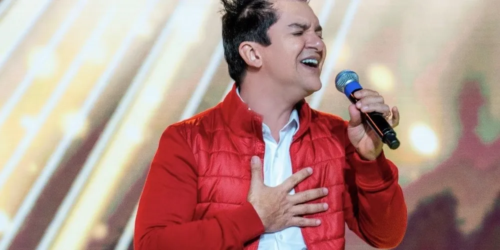 Regis Danese é ex-cantor do grupo Só Pra Contrariar