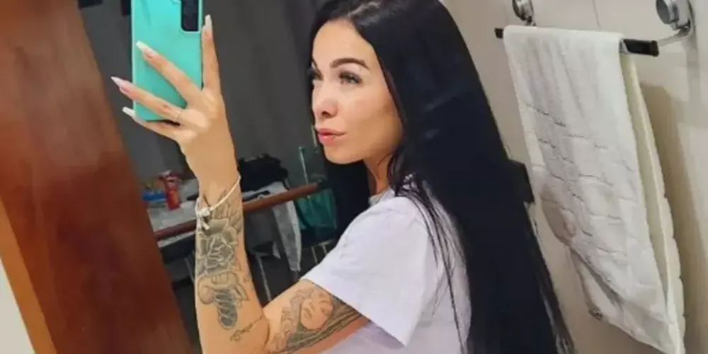 Gisa Custolli é uma criadora de conteúdo adulto que ganha dinheiro traindo o marido com o consentimento dele