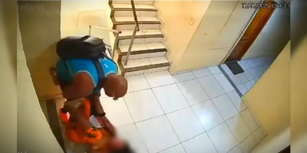 Câmeras de segurança registraram as agressões