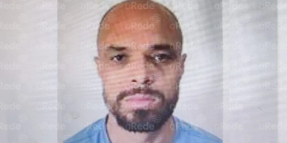 Foram encontradas perfurações por arma branca em seu corpo