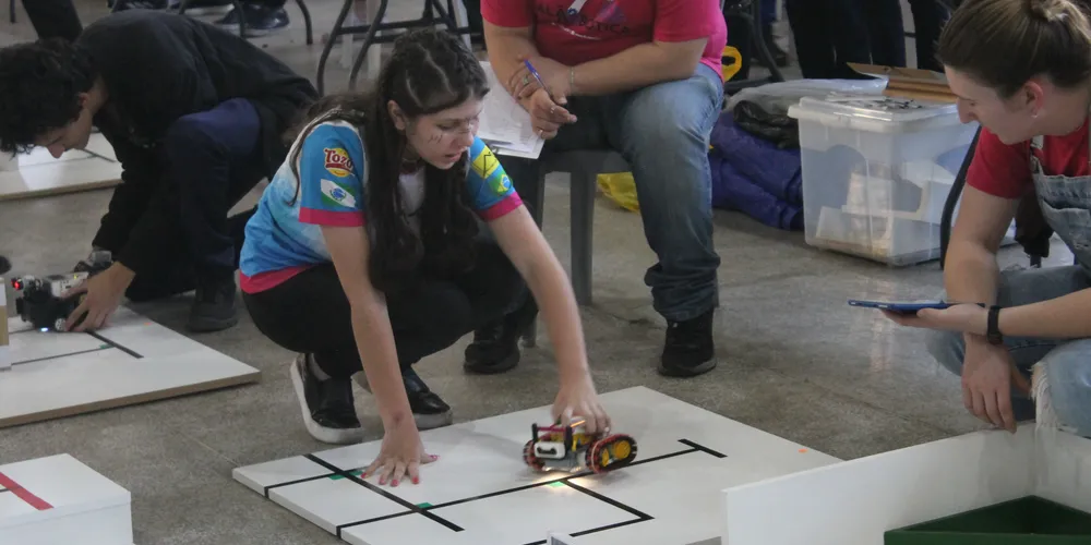 Essas aulas avançadas preparam os estudantes para desafios como a Olimpíada de Robótica