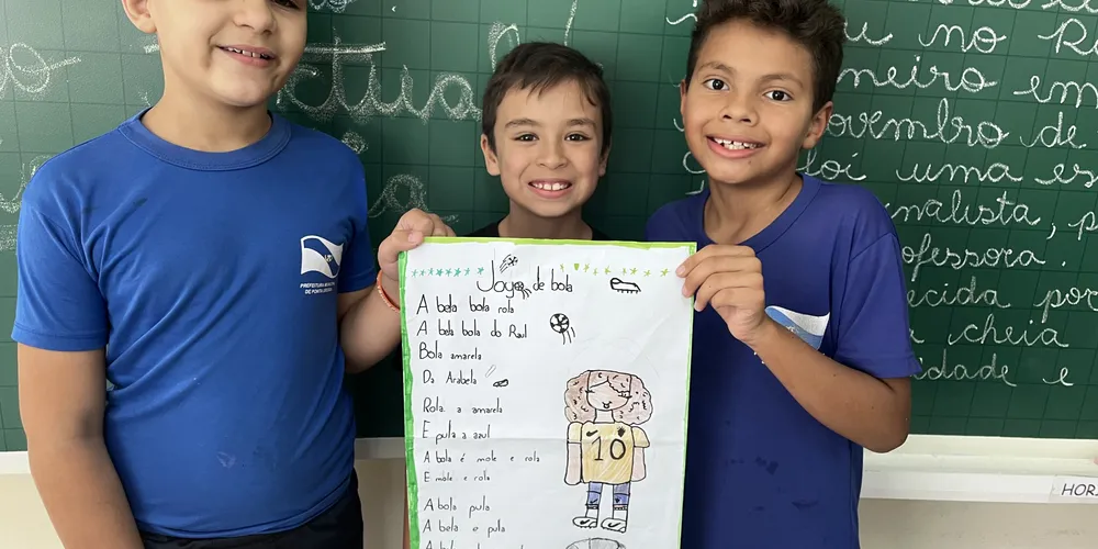 Como atividade, os educandos criaram os seus próprios poemas