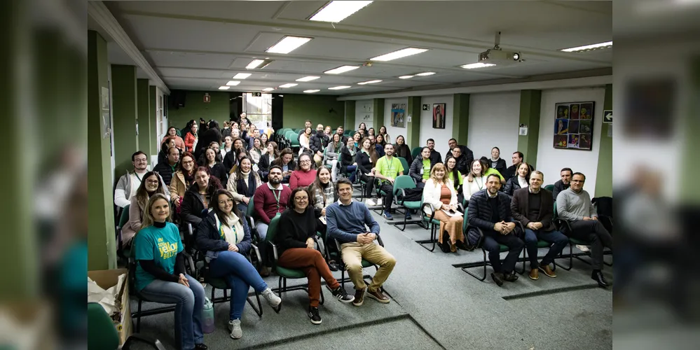 Colaboradores estiveram envolvidos diretamente em 10 projetos práticos, cada um deles orientado por profissionais da própria cooperativa