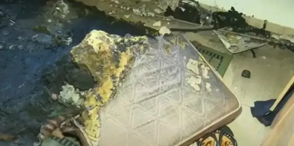 Filho atetou fogo no próprio quarto