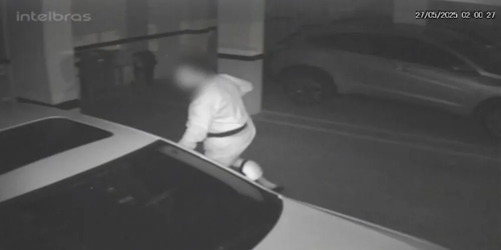 Imagens foram borradas pois não se sabe se o autor do crime é menor de idade