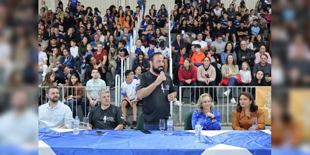 O prefeito Henrique Carneiro (PL) declarou oficialmente abertos os jogos
