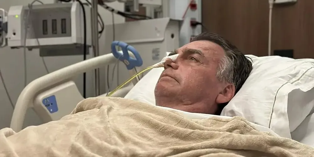 Jair Bolsonaro está internado em Brasília desde 11 de abril