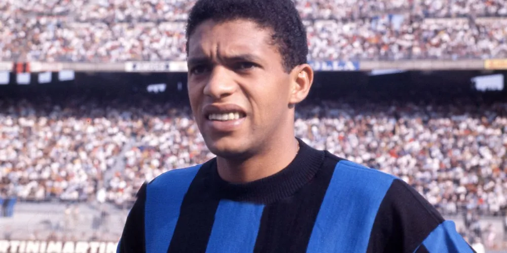 Jair da Costa durante jogo da Inter de Milão, em 1964