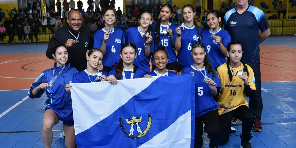 A equipe de handebol feminino sagrou-se vice-campeã da competição