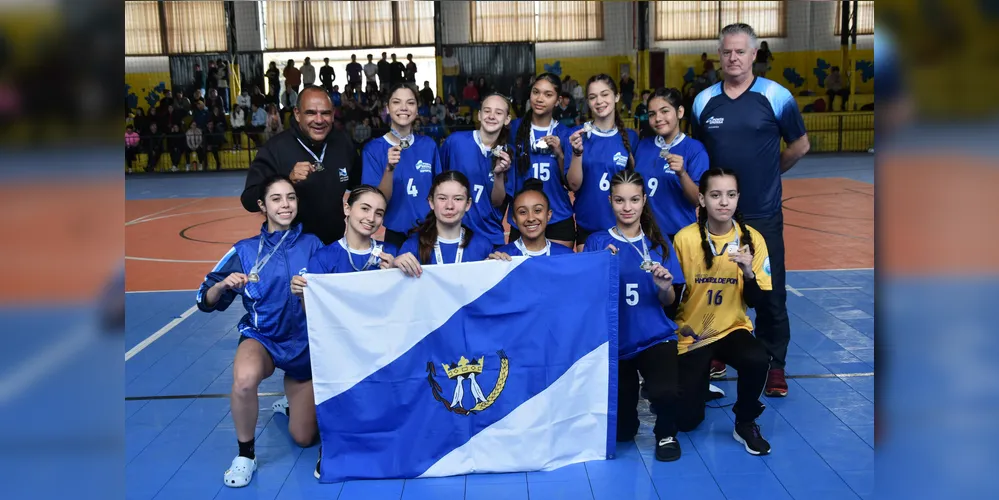 A equipe de handebol feminino sagrou-se vice-campeã da competição