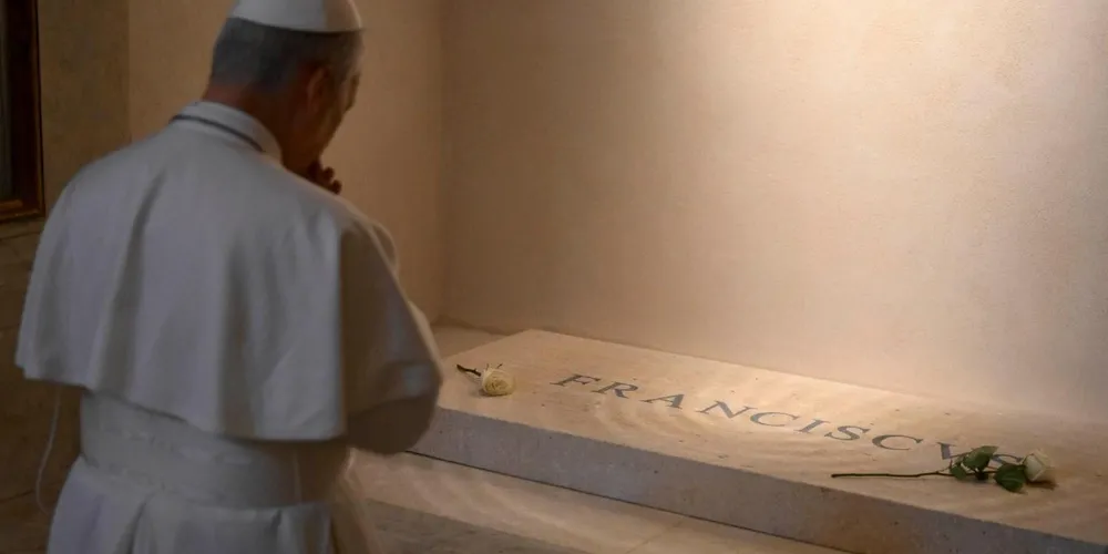 Leão XIV fez orações no túmulo de Francisco