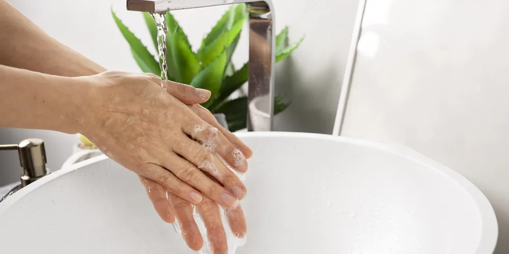 Segundo especialista, a lavagem correta das mãos ajuda a prevenir doenças como hepatite A, meningite, resfriados, infecções intestinais e gripes mais graves