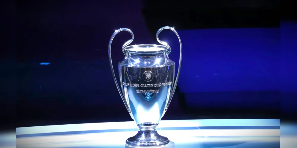 Taça da Liga dos Campeões que será conquista pela equipe da França ou o time da Itália