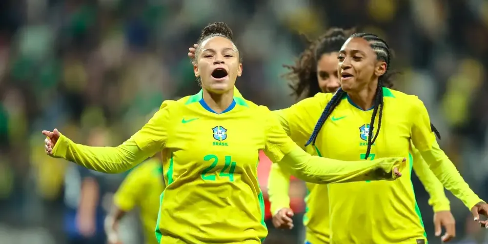 Dudinha foi o destaque da partida com dois gols