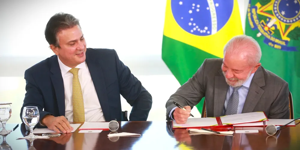 Ministro da Educação, Camilo Santana e o presidente Luiz Inácio Lula da Silva