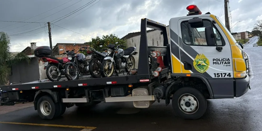 Veículos foram recolhidos com apoio de guincho