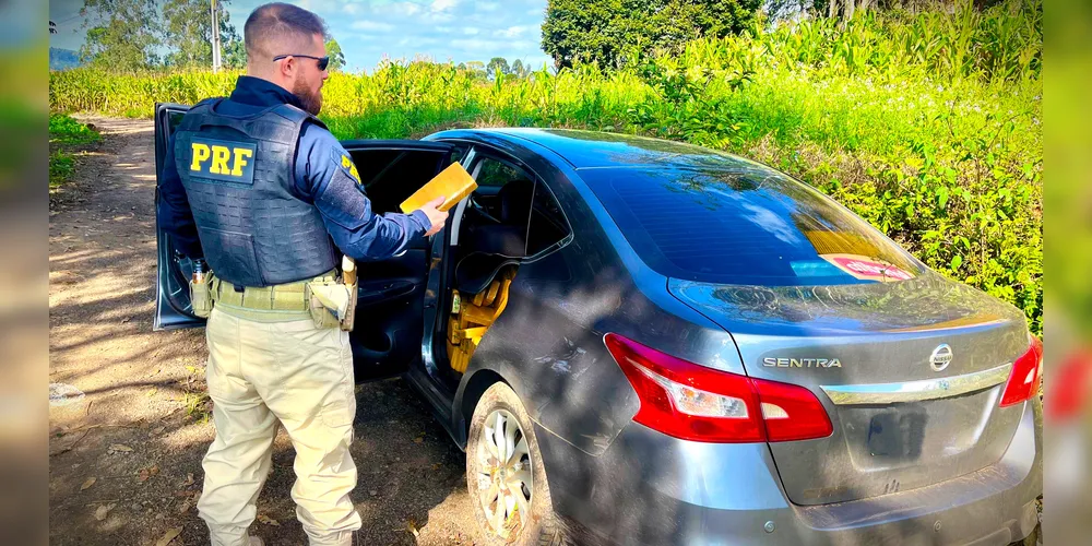 Após cinco quilômetros de acompanhamento tático, motorista abandonou o veículo
