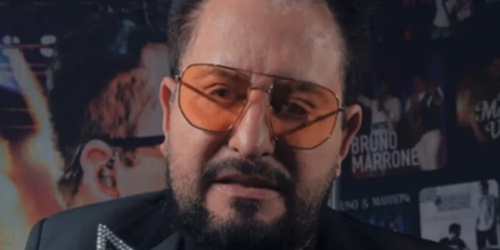 O cantor caiu do palco na semana passada durante um show em Goiânia