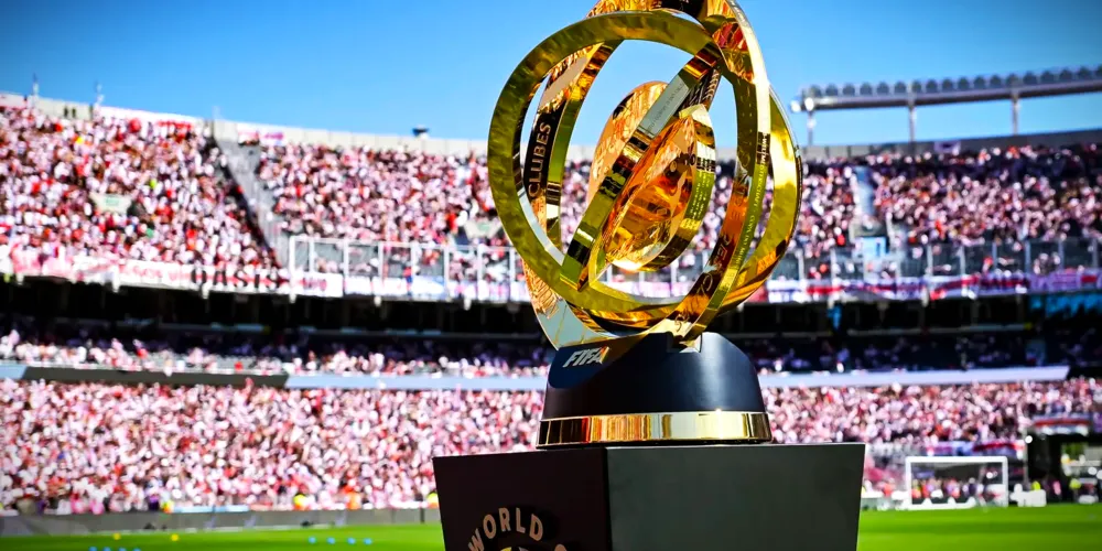 Taça do 'Super Mundial' que será entregue ao campeão