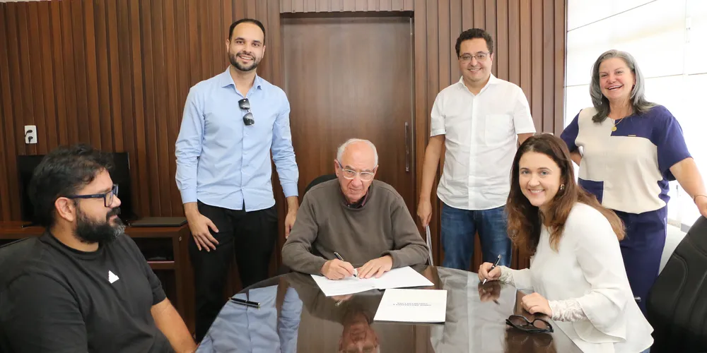 O prefeito Reinaldo Cardoso (MDB) assinou o contrato de concessão de uso do terreno nessa quarta-feira (21)