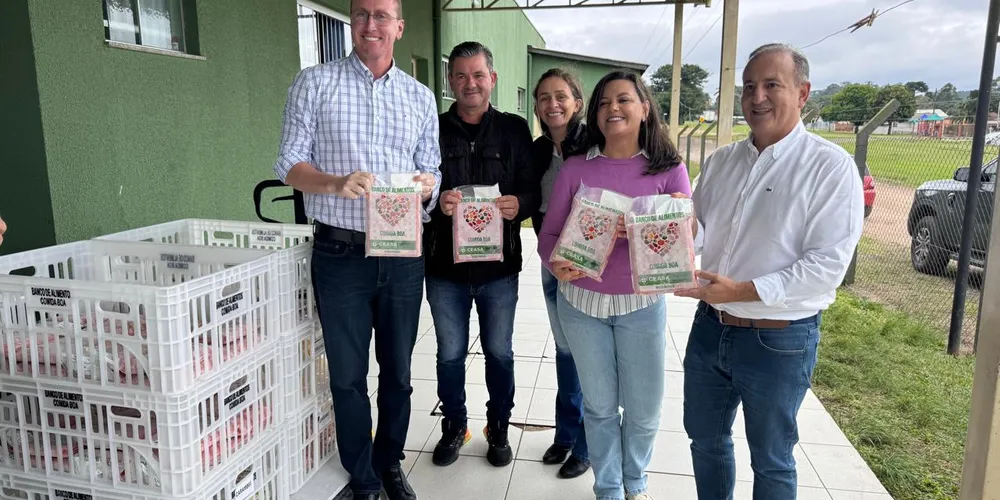 O caminhão foi comprado com recursos de emenda parlamentar no valor de R$ 450 mil destinada por Fadel.