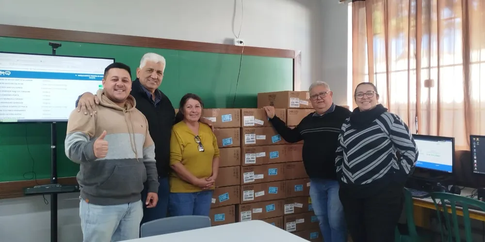 Novos equipamentos foram entregues no colégio nesta sexta-feira (30)