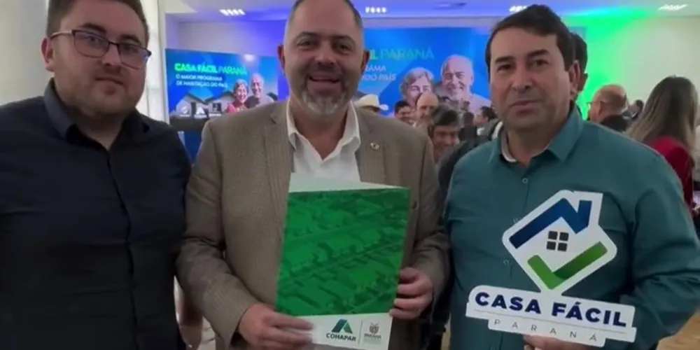 Na imagem, o secretário Municipal de Habitação de Ivaí, Willian Sauter de Cristo; o deputado Artagão Júnior e o prefeito Orli