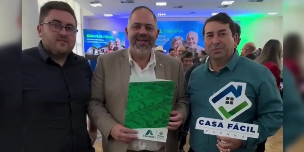 Na imagem, o secretário Municipal de Habitação de Ivaí, Willian Sauter de Cristo; o deputado Artagão Júnior e o prefeito Orli